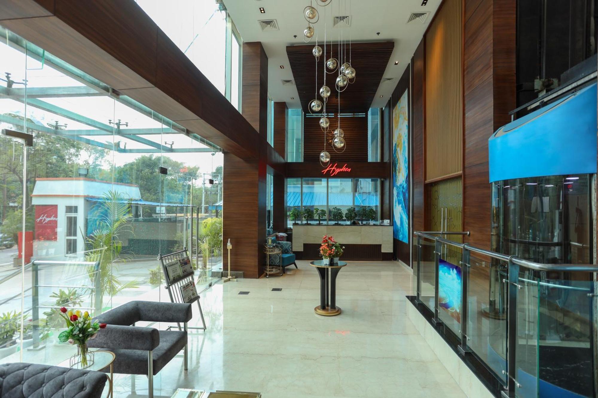 Hyphen Business Hotel Noida Exterior foto
