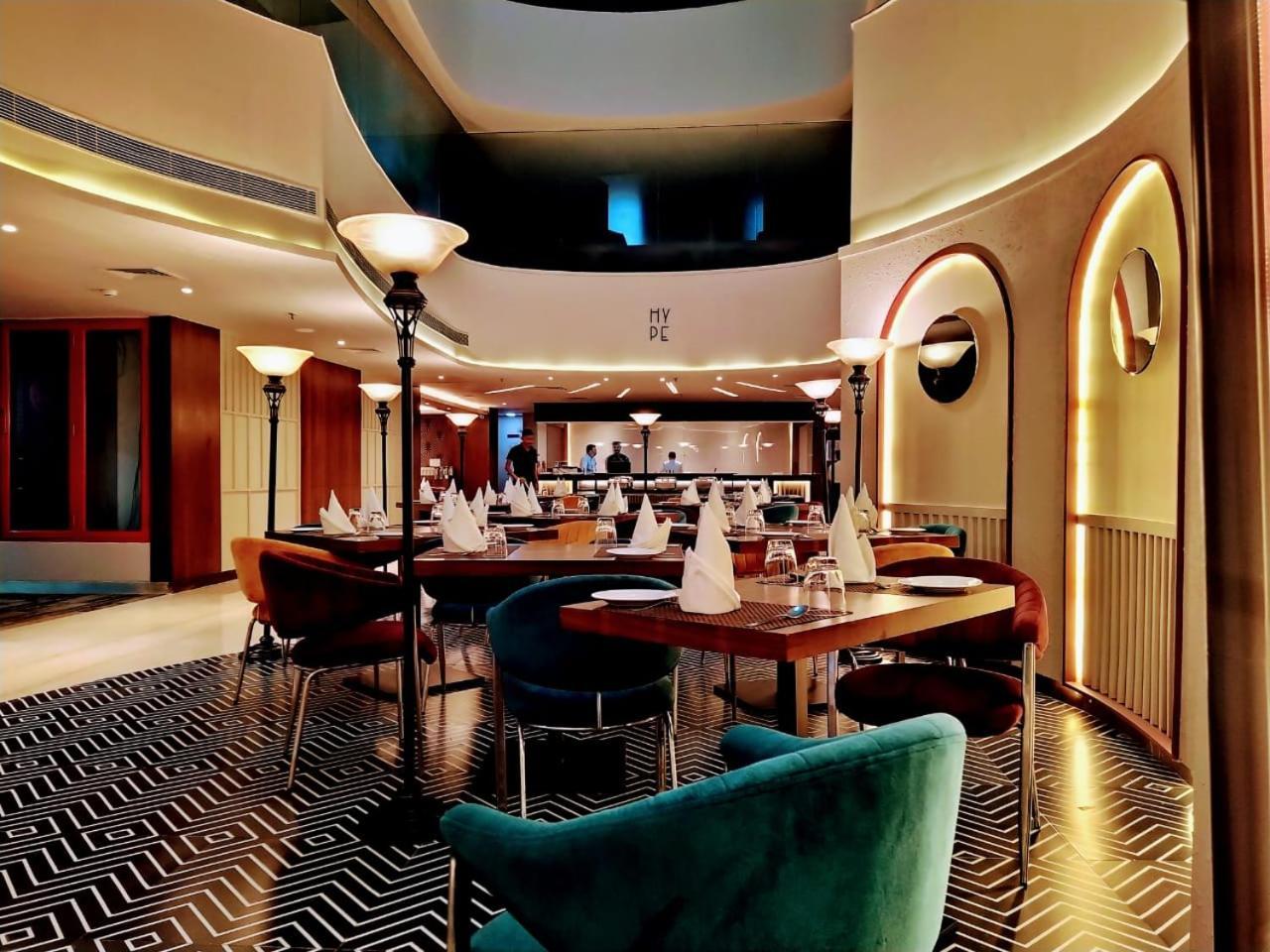 Hyphen Business Hotel Noida Exterior foto