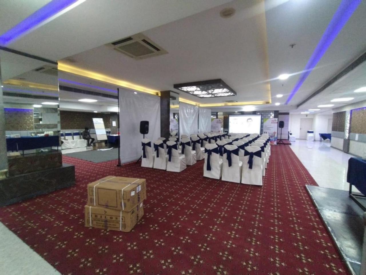Hyphen Business Hotel Noida Exterior foto