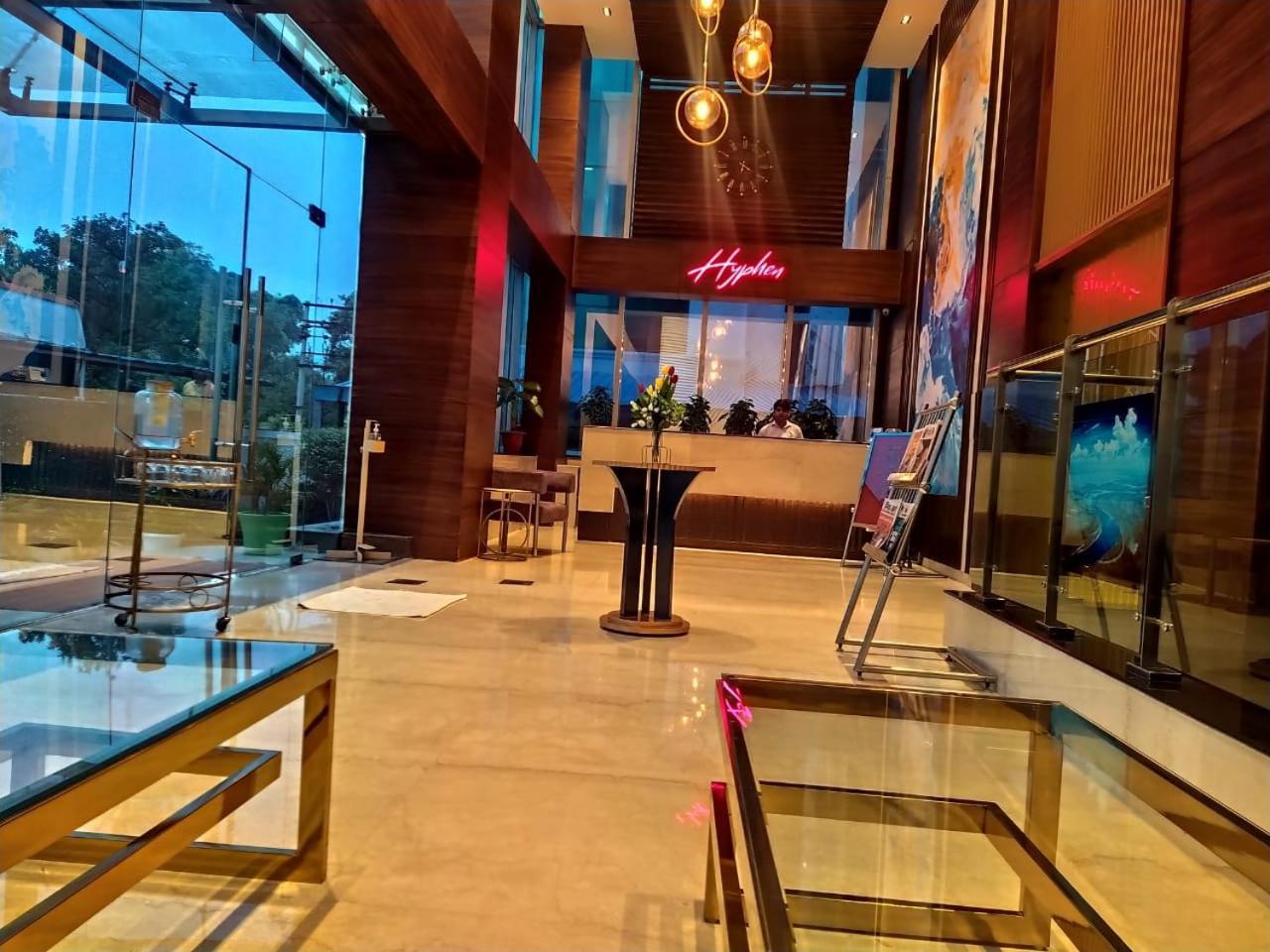 Hyphen Business Hotel Noida Exterior foto