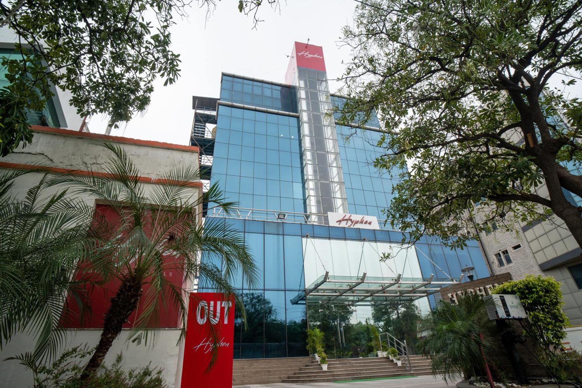 Hyphen Business Hotel Noida Exterior foto