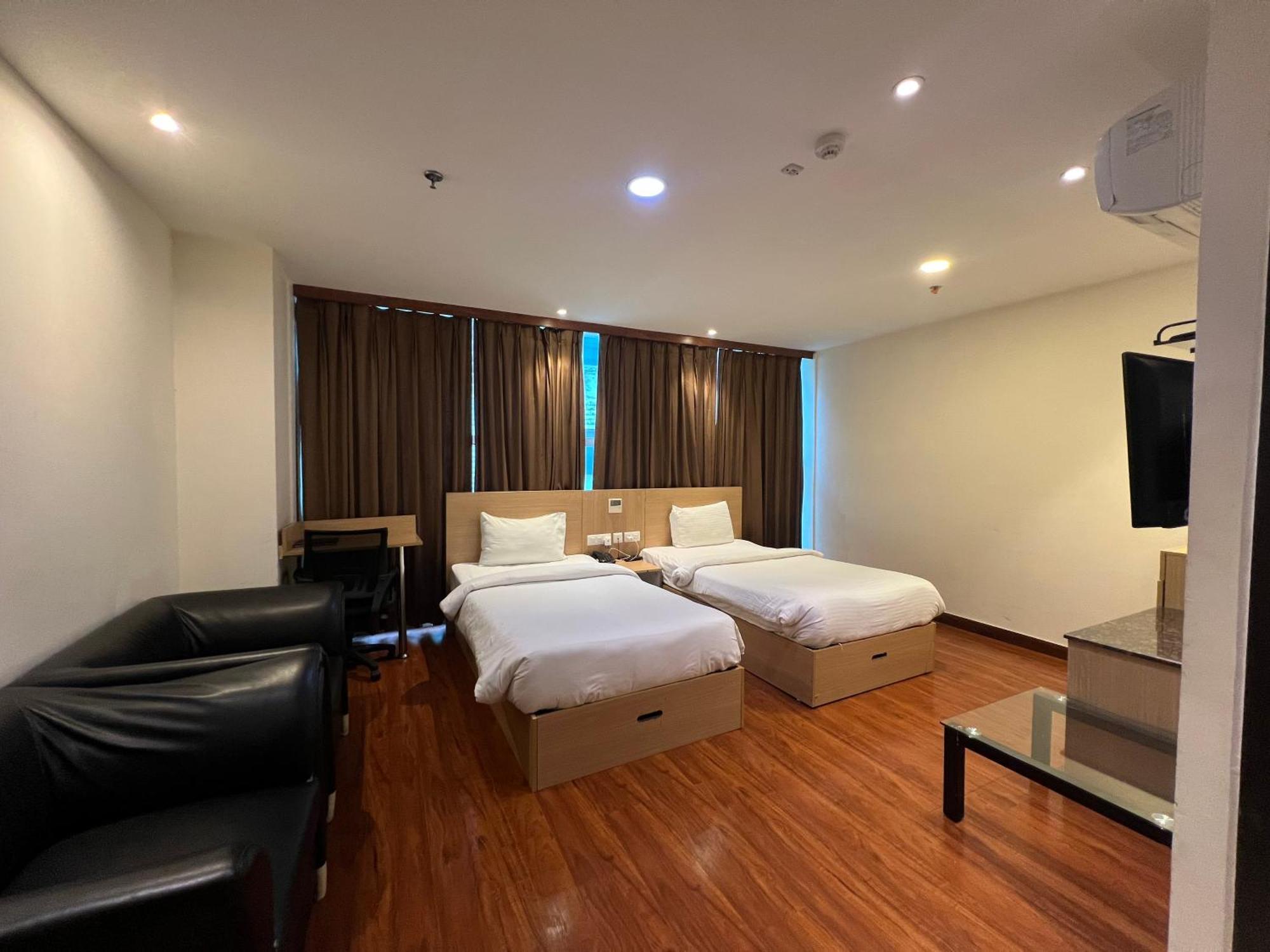 Hyphen Business Hotel Noida Exterior foto