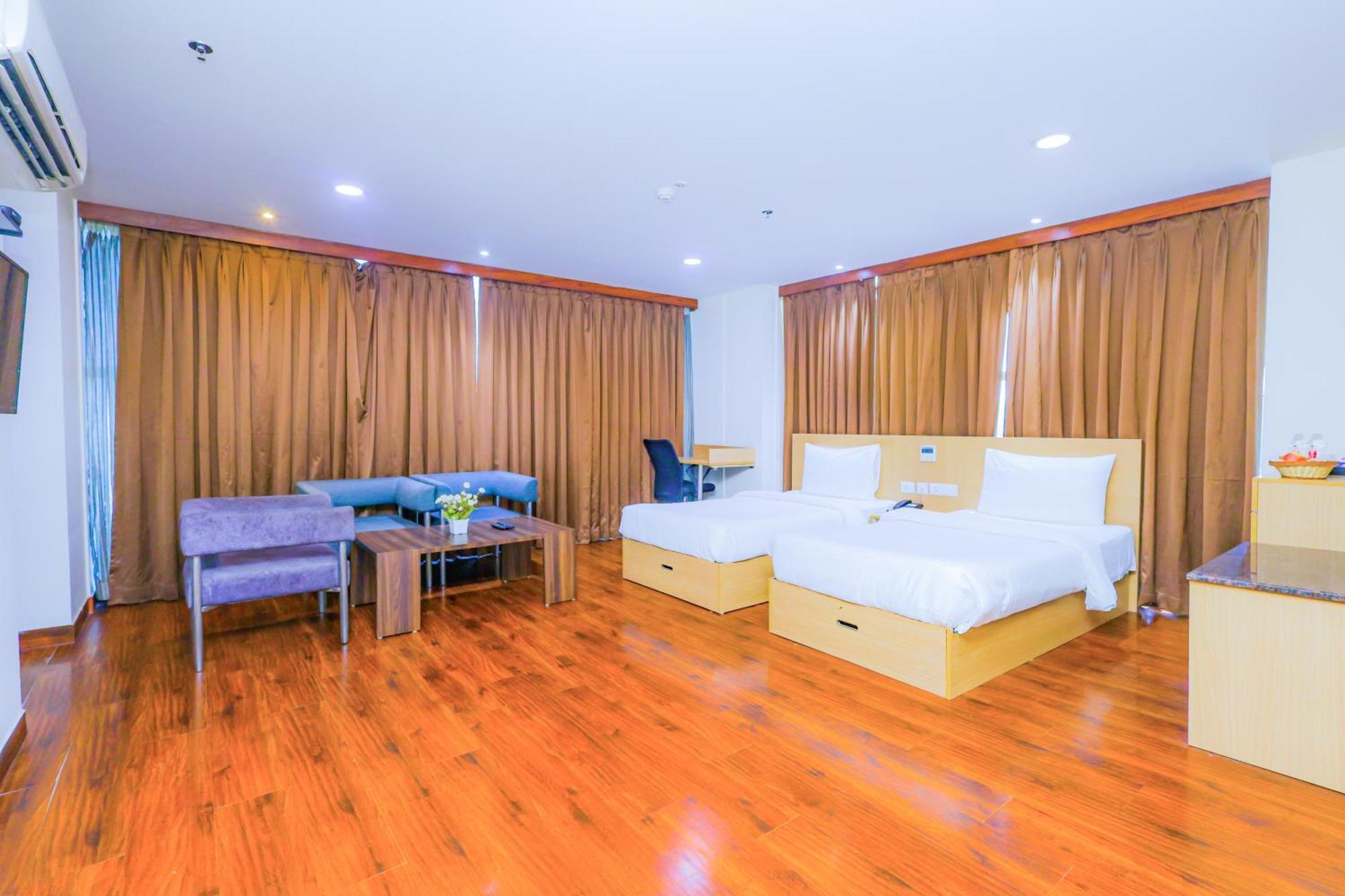 Hyphen Business Hotel Noida Exterior foto