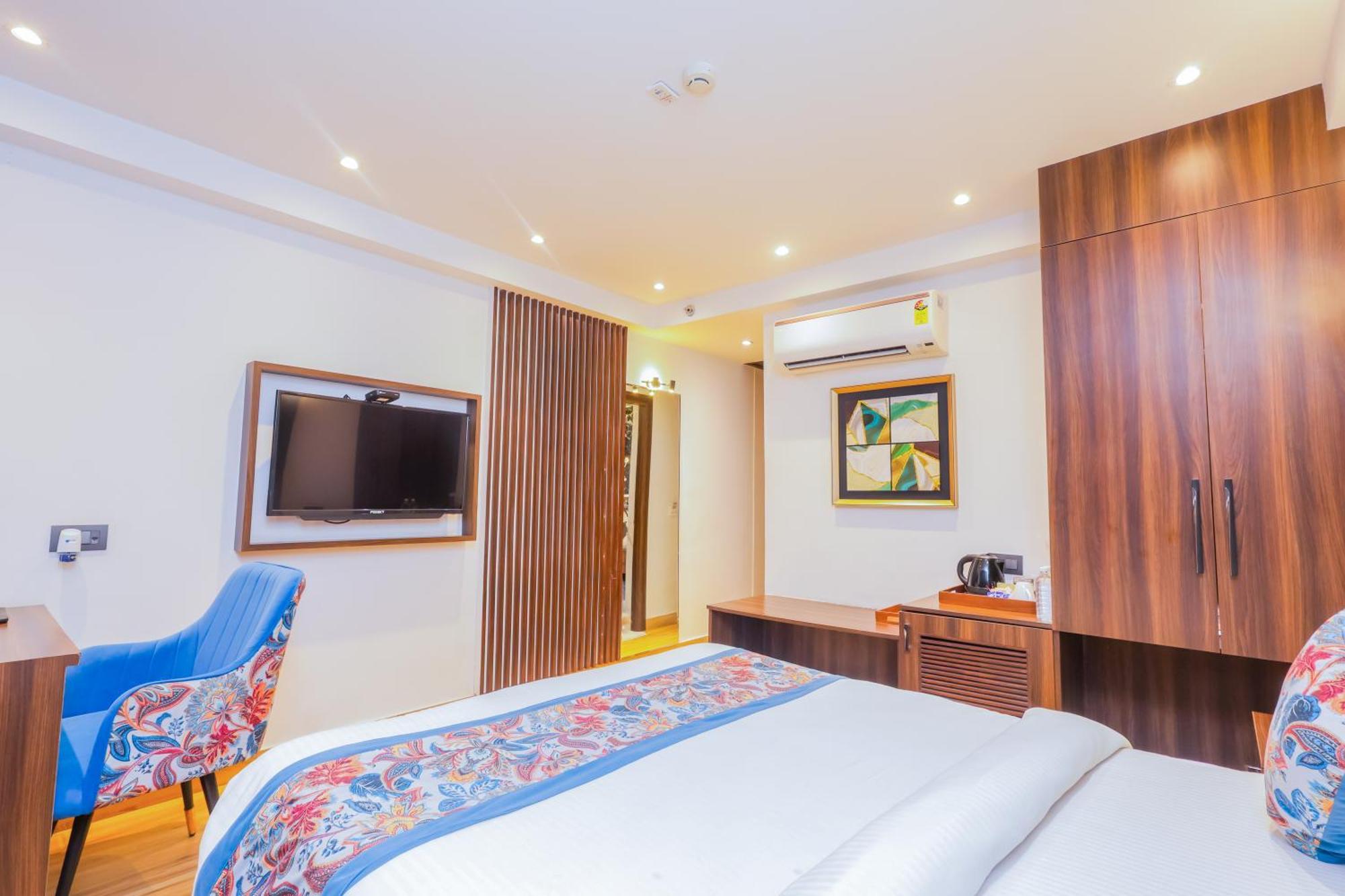 Hyphen Business Hotel Noida Exterior foto