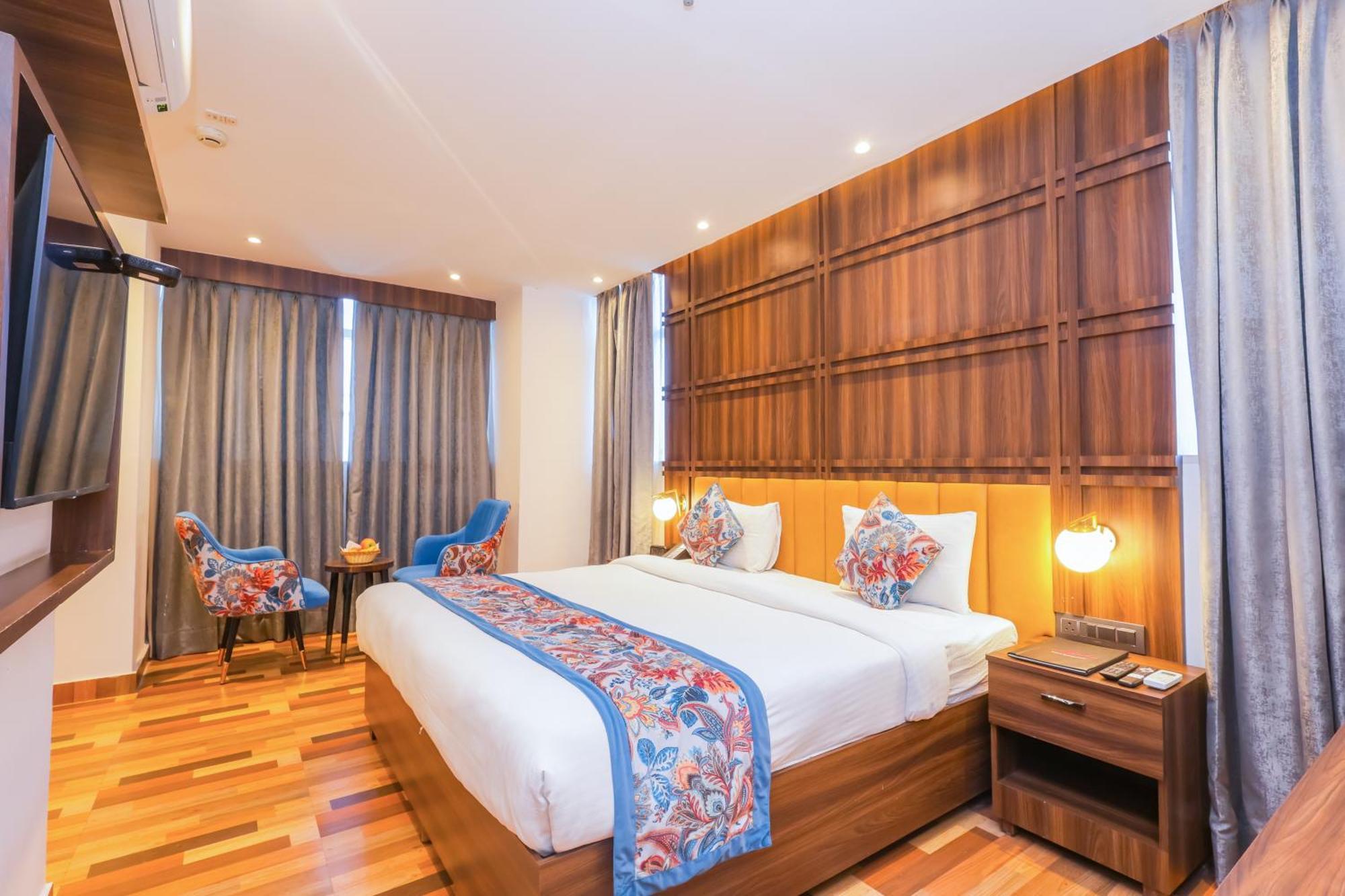 Hyphen Business Hotel Noida Exterior foto