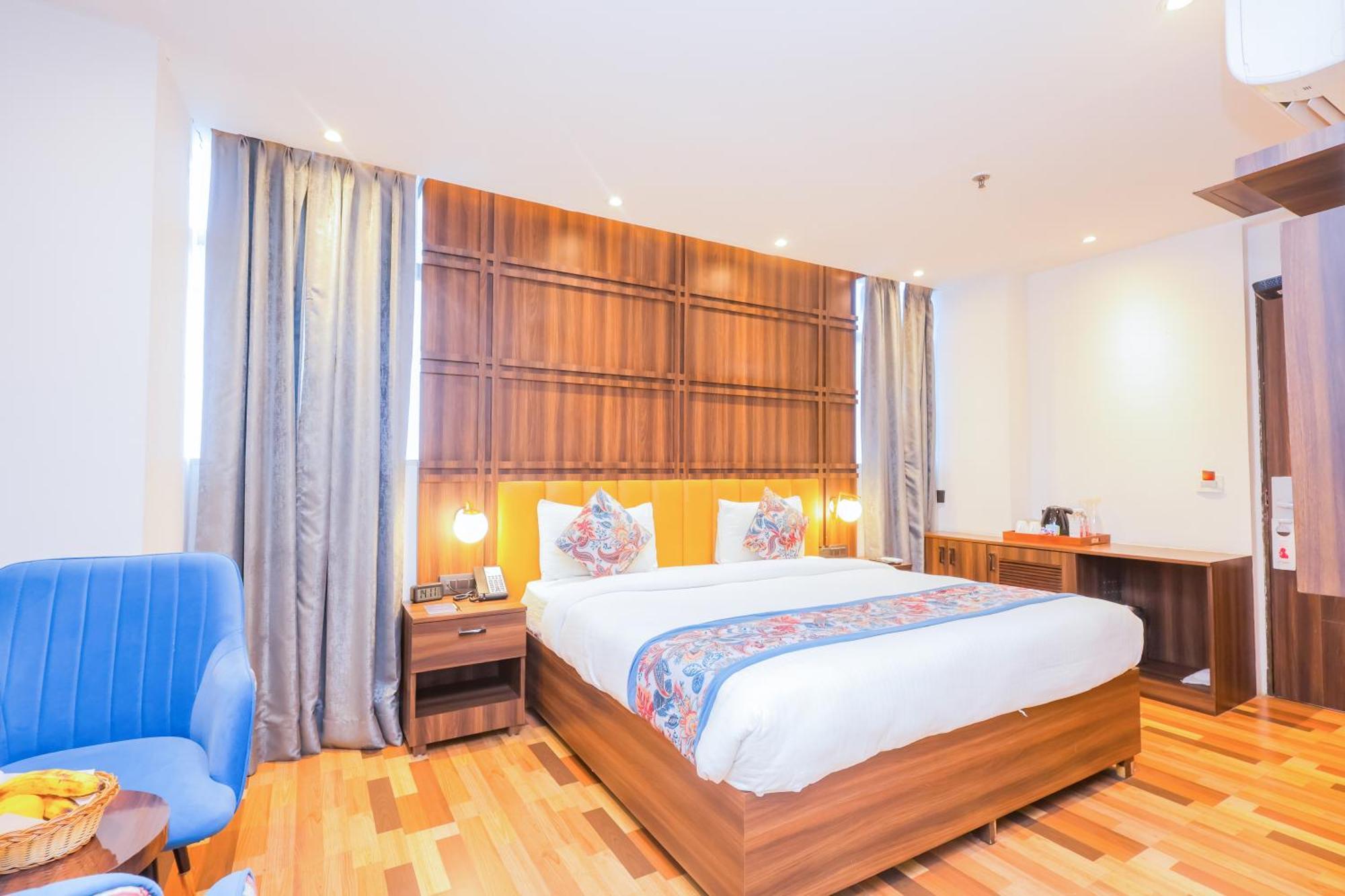 Hyphen Business Hotel Noida Exterior foto