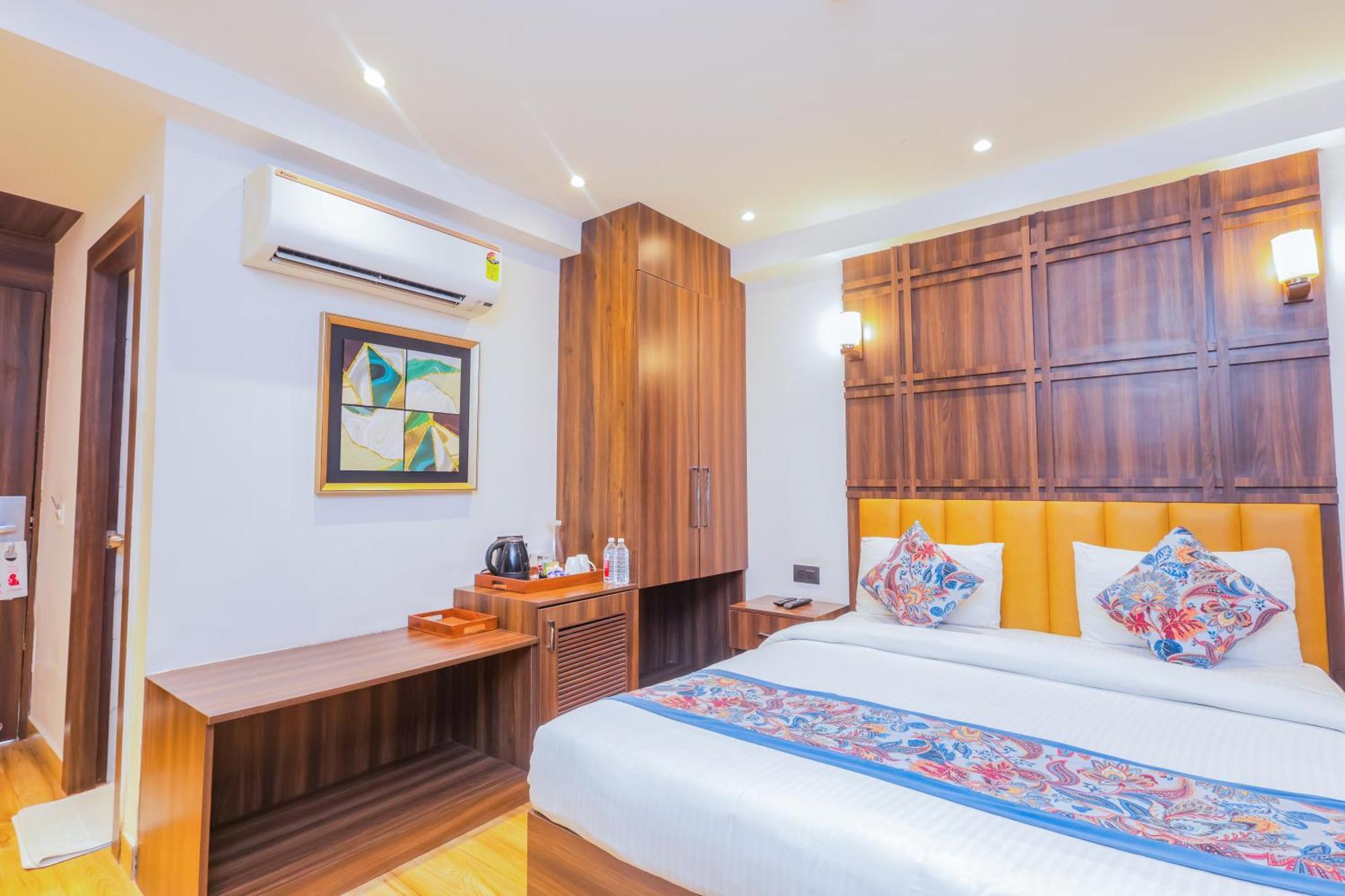 Hyphen Business Hotel Noida Exterior foto