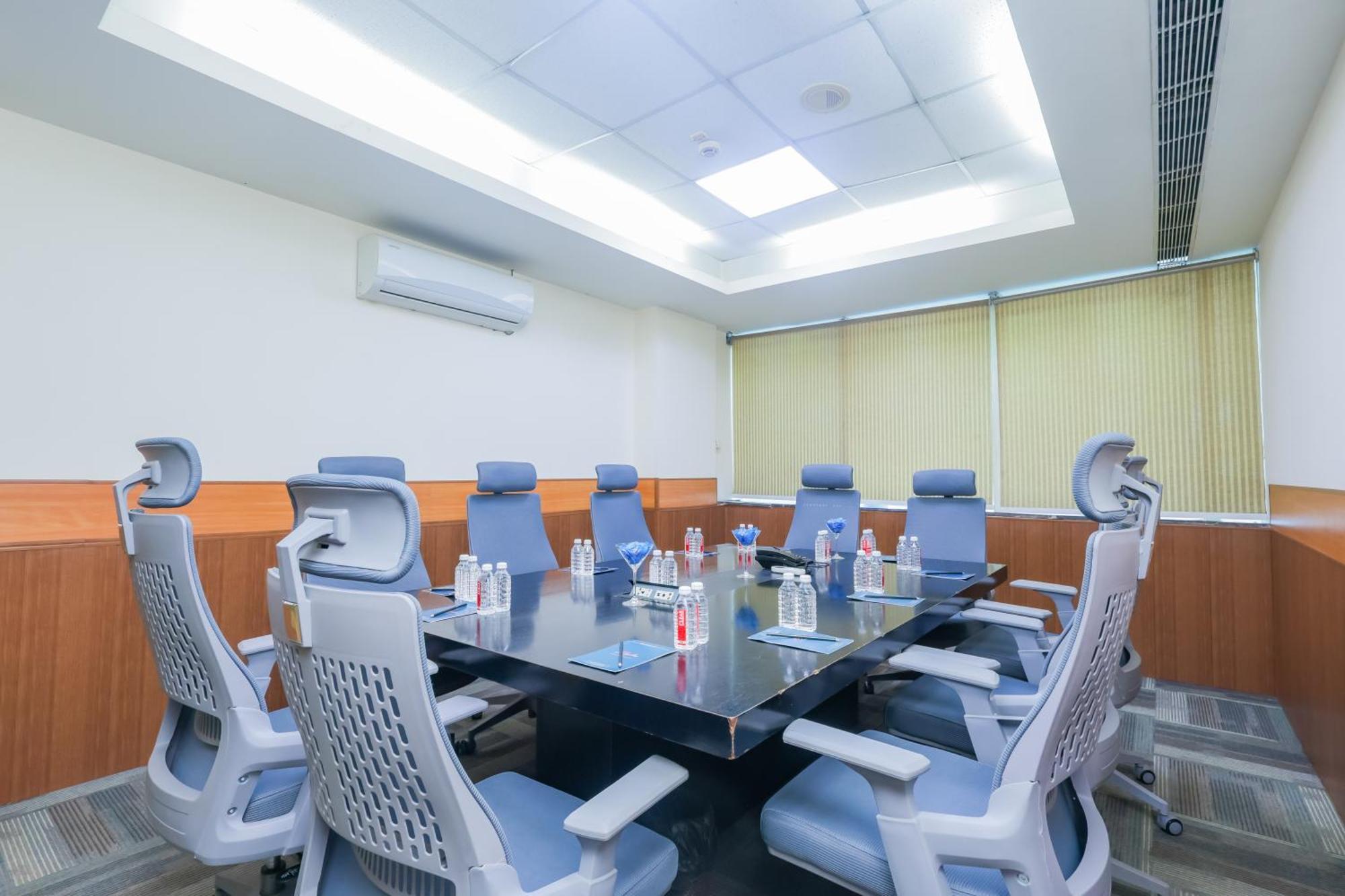 Hyphen Business Hotel Noida Exterior foto