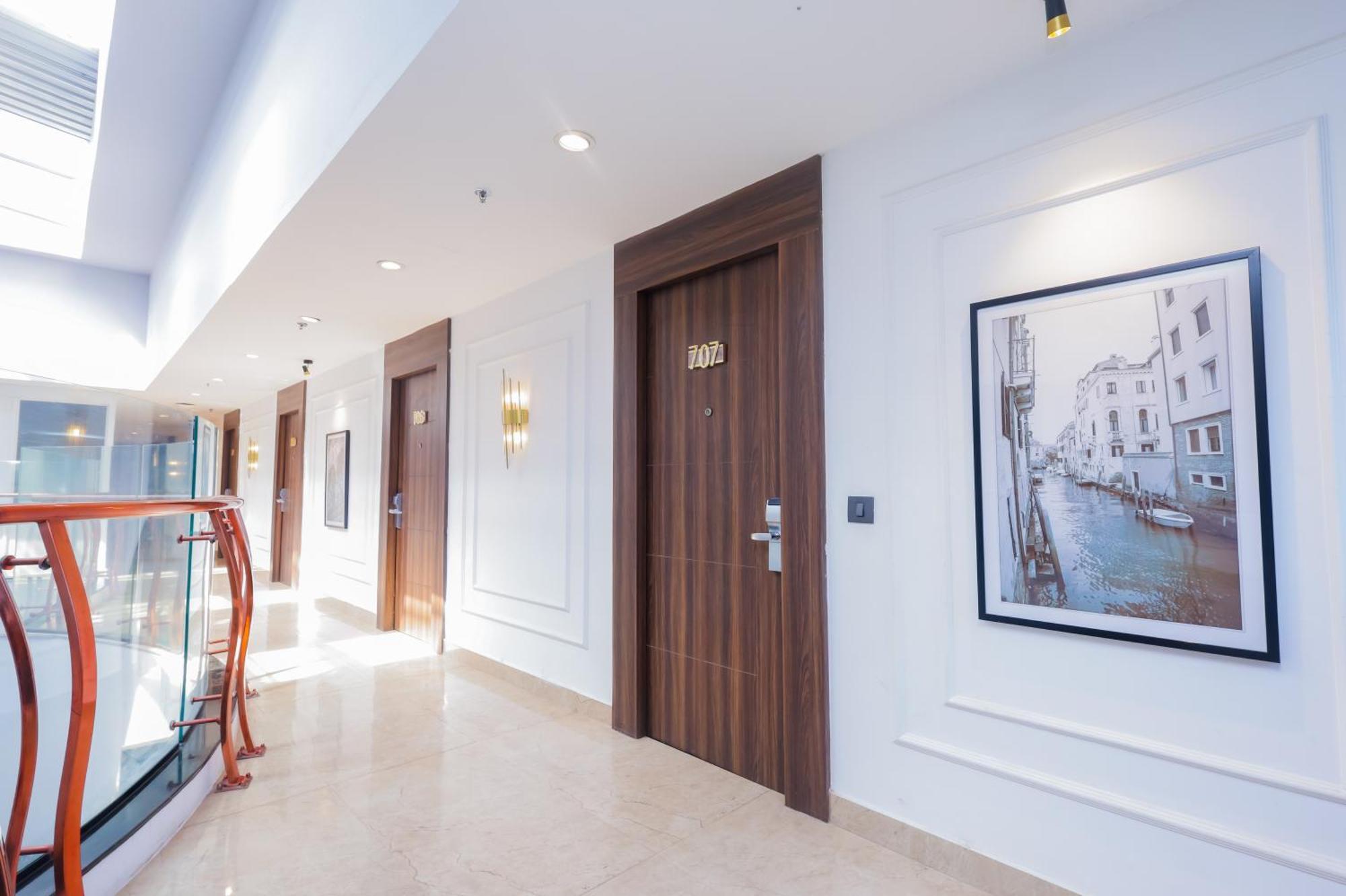 Hyphen Business Hotel Noida Exterior foto