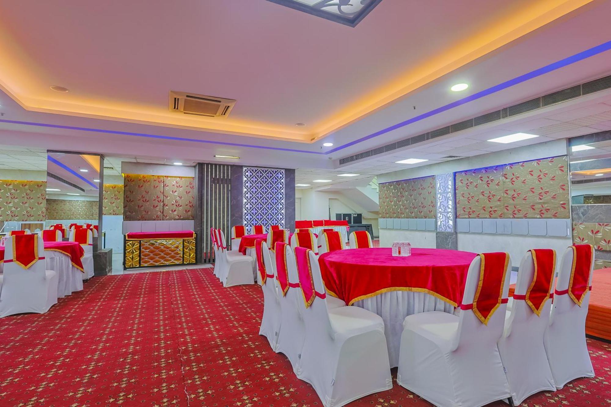 Hyphen Business Hotel Noida Exterior foto