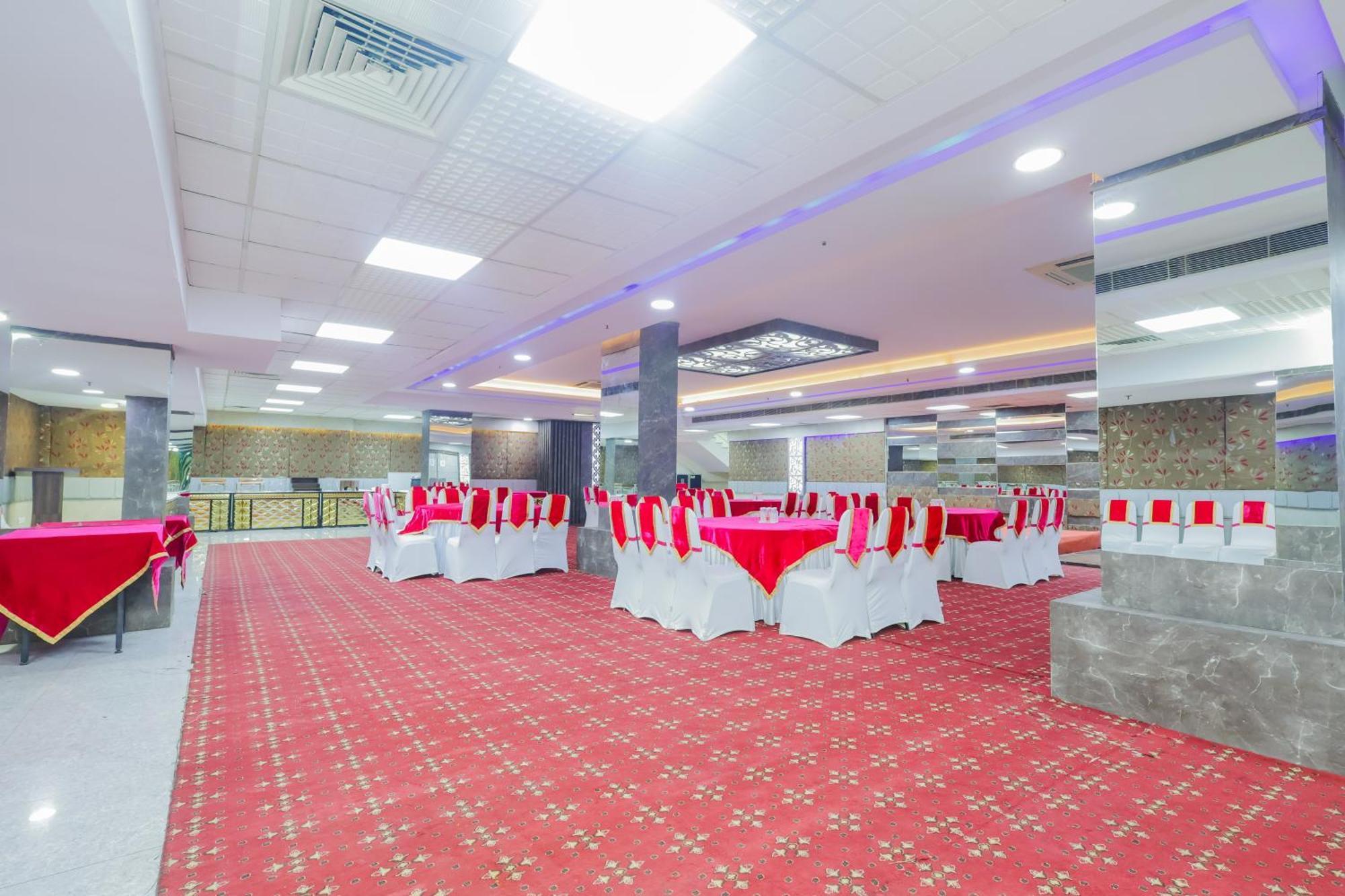 Hyphen Business Hotel Noida Exterior foto