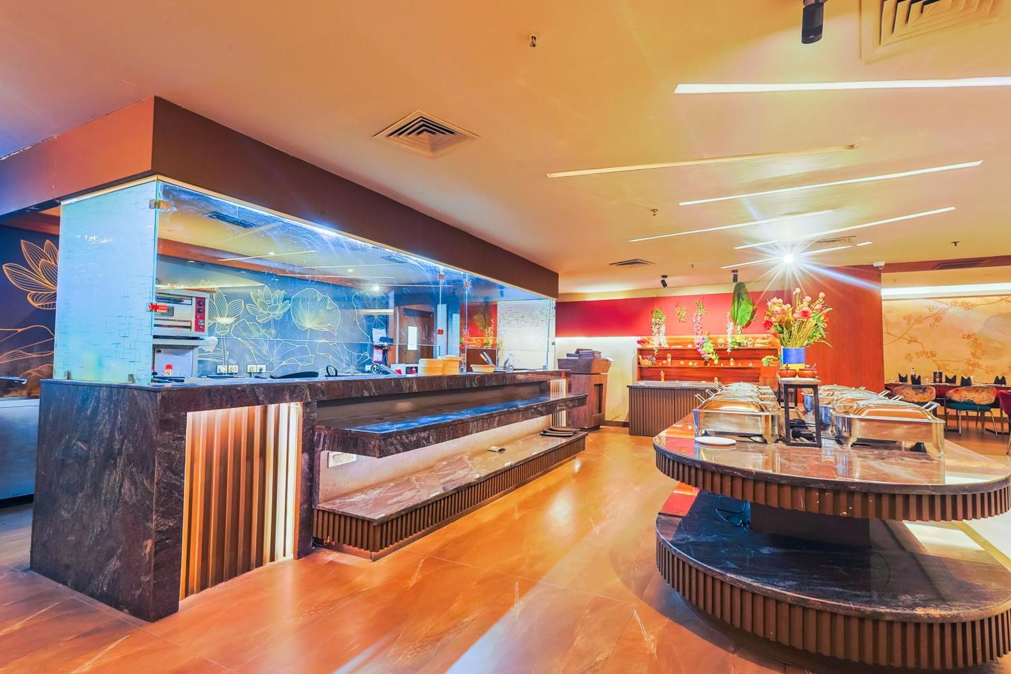 Hyphen Business Hotel Noida Exterior foto