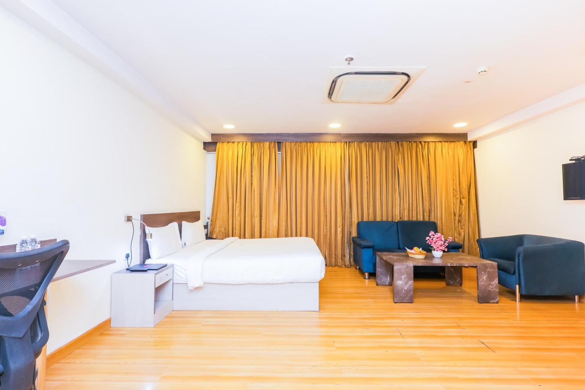 Hyphen Business Hotel Noida Exterior foto