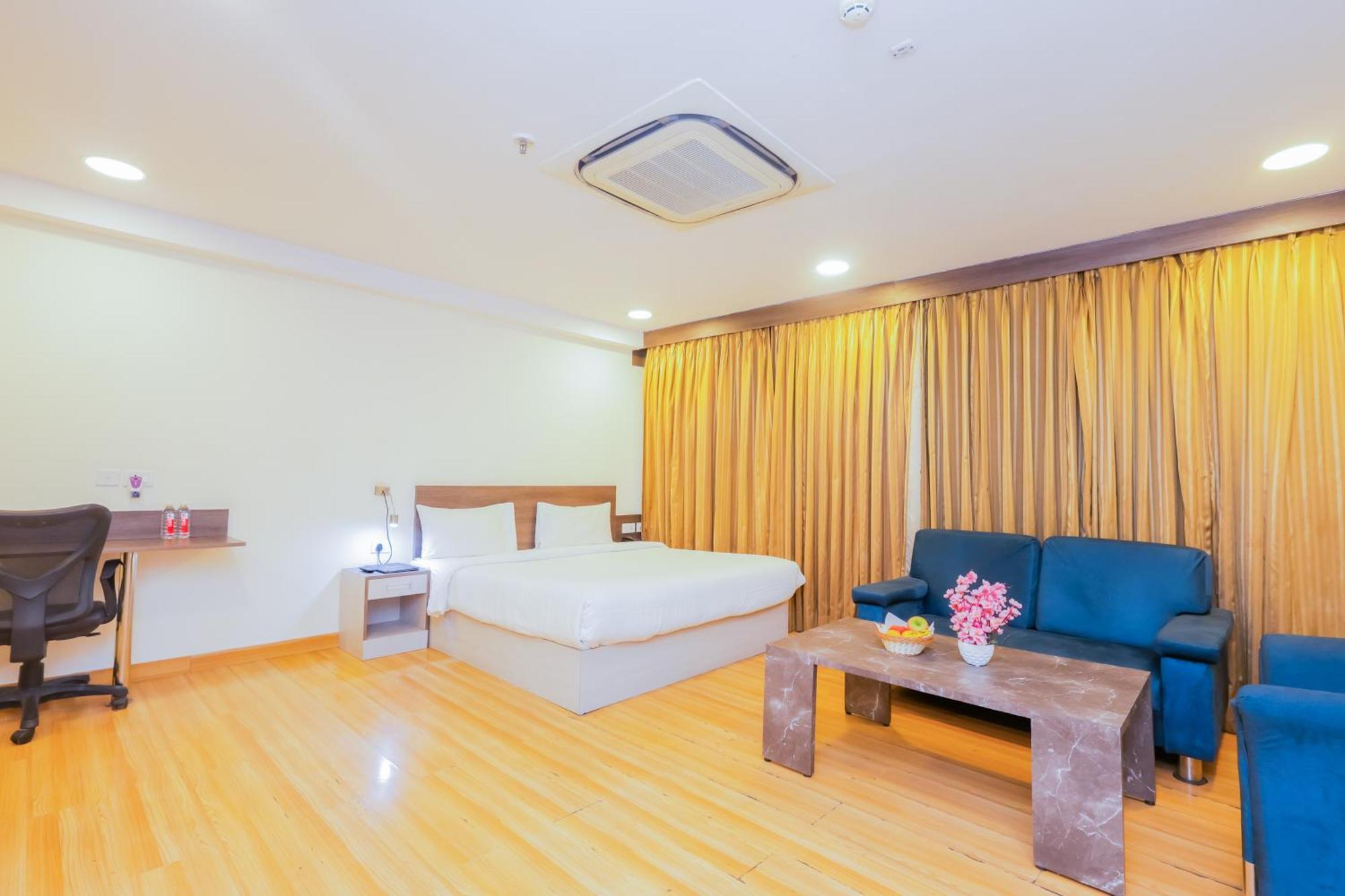 Hyphen Business Hotel Noida Exterior foto